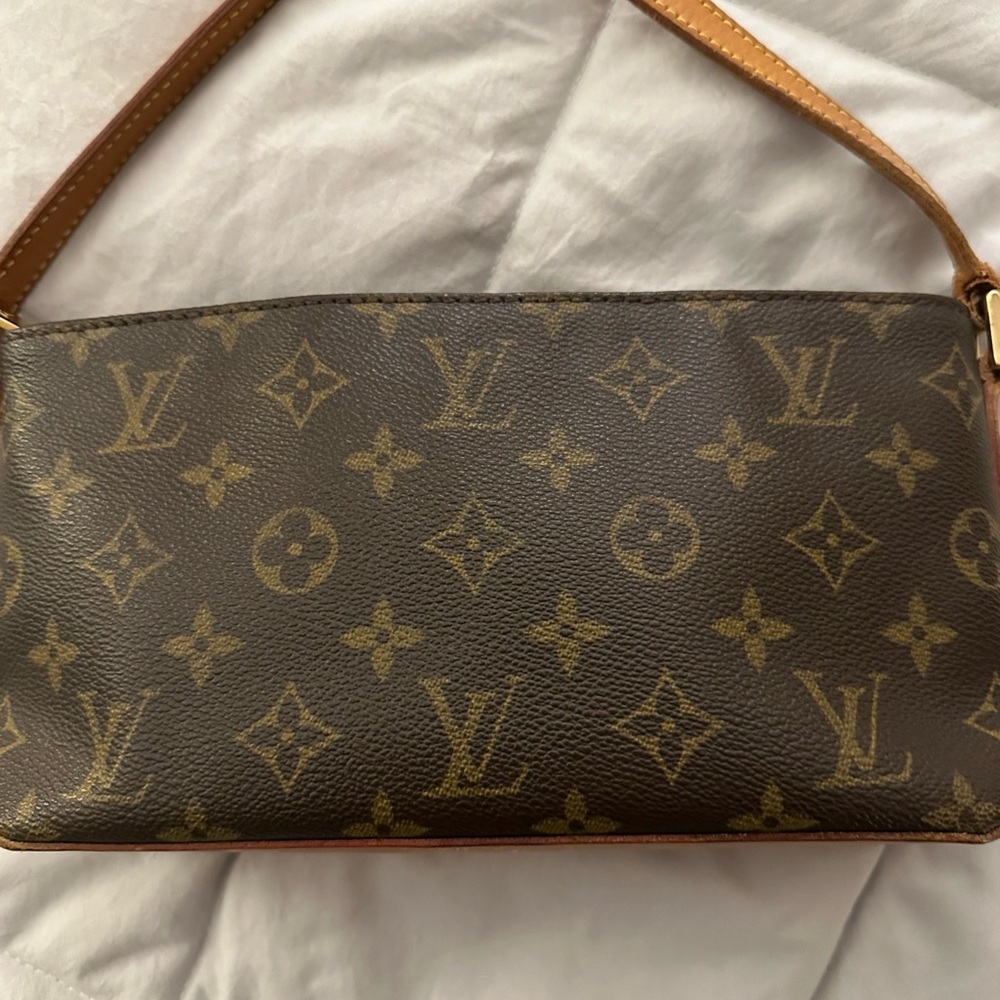 🩷 Louis Vuitton trotteur monogram